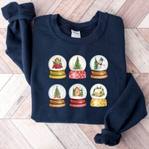 vintage christmas sweatshirt with snowglobe design for women comfortable crewneck style for holiday celebrations and festive outfits uoxnh