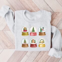 vintage christmas sweatshirt with snowglobe design for women comfortable crewneck style for holiday celebrations and festive outfits wh2t5 scaled