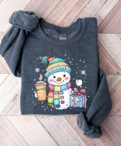 vintage christmas sweatshirt with snowman design for women funny christmas shirt comfortable crewneck style qbx4j