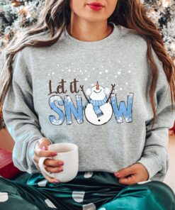 vintage christmas sweatshirt with snowman design let it snow crewneck funny holiday shirt for women 7ml01 scaled