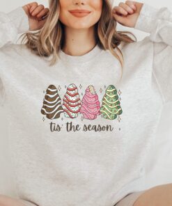 vintage christmas sweatshirt with tree cake design for holiday celebrations and festive gatherings nfjmx scaled