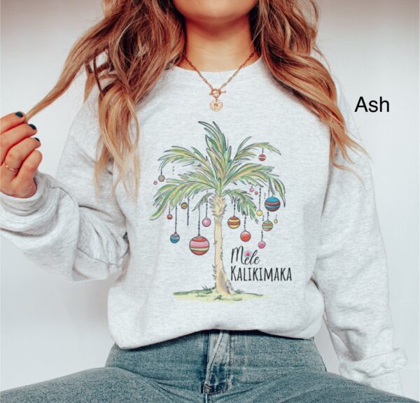 vintage christmas sweatshirt with tropical palm tree design for beach vacation and family gatherings mele kalikimaka theme 1sowg