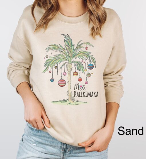 vintage christmas sweatshirt with tropical palm tree design for beach vacation and family gatherings mele kalikimaka theme 8zyse