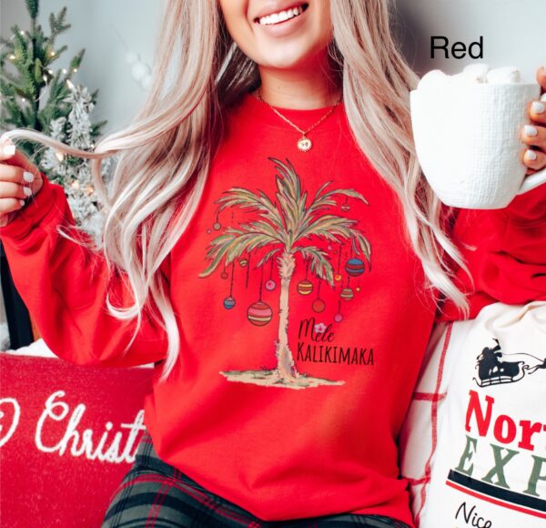 vintage christmas sweatshirt with tropical palm tree design for beach vacation and family gatherings mele kalikimaka theme bzgfz