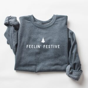 vintage christmas sweatshirt womens crewneck feelin festive design perfect for holiday gatherings and work events m1kou