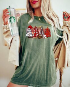 Vintage Christmas T Shirt Comfort Colors Baseball Design Funny Holiday Game Tee for Casual Festive Wear