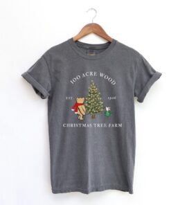 vintage christmas t shirt featuring winnie the pooh and piglet for kids and adults classic holiday design for festive winter celebrations hw7as scaled