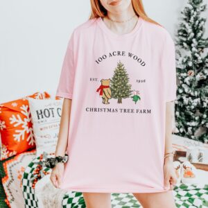 vintage christmas t shirt featuring winnie the pooh and piglet for kids and adults classic holiday design for festive winter celebrations q2vsk