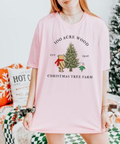 vintage christmas t shirt featuring winnie the pooh and piglet for kids and adults classic holiday design for festive winter celebrations q2vsk scaled