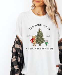 vintage christmas t shirt featuring winnie the pooh and piglet for kids and adults classic holiday design for festive winter celebrations ymtxe scaled