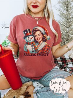 Vintage Christmas T-Shirt Feeling Frosty Retro Snowman Design Oversized Comfort Colors Funny Christmas Shirt for Winter Parties