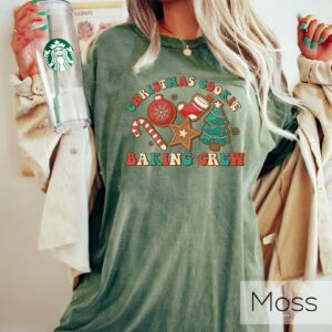 vintage christmas t shirt for bakers groovy cookie baking crewneck with gingerbread design fun xmas mom apparel hk5ta