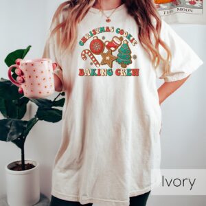 vintage christmas t shirt for bakers groovy cookie baking crewneck with gingerbread design fun xmas mom apparel klbuf