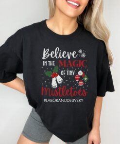 vintage christmas t shirt for labor and delivery nurses nicu nurse holiday tee with tiny mistletoes design 2wiob