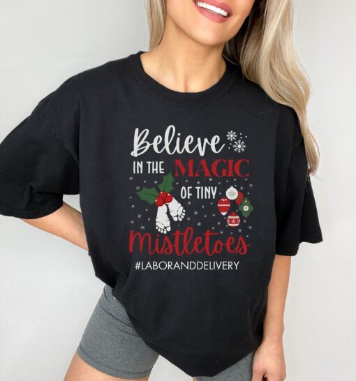 vintage christmas t shirt for labor and delivery nurses nicu nurse holiday tee with tiny mistletoes design 2wiob