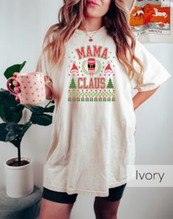 Vintage Christmas T-Shirt for Moms  Retro Mama Claus Crewneck  Funny Santa Sweatshirt with Unique Design