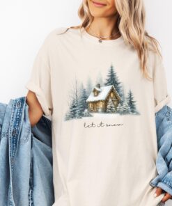 vintage christmas t shirt for winter cabin adventures featuring let it snow design and pine tree loungewear comfort izobi scaled