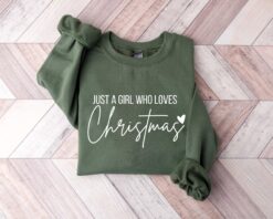 Vintage Christmas T Shirt for Women - Just a Girl Who Loves Christmas - Fun Jesus Lover Design for Holiday Parties