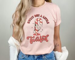 vintage christmas t shirt for women sweet but a little twisted graphic tee with unique design for holiday celebrations hxkzy