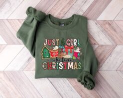 Vintage Christmas T Shirt for Women and Girls Featuring Just A Girl Who Loves Christmas Design Ideal for Holiday Celebrations