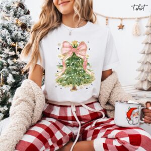 vintage christmas t shirt for women featuring a christmas tree bow design and comfortable fit for holiday celebrations ipfwy scaled