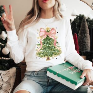 vintage christmas t shirt for women featuring a christmas tree bow design and comfortable fit for holiday celebrations kf1ag scaled