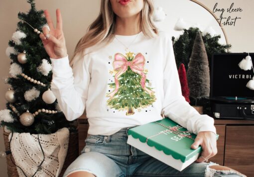 vintage christmas t shirt for women featuring a christmas tree bow design and comfortable fit for holiday celebrations kf1ag scaled