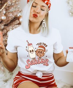 vintage christmas t shirt for women featuring fun baking design with xmas cookies theme ideal for holiday gatherings and festive celebrations h6d8v