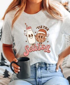 vintage christmas t shirt for women featuring fun baking design with xmas cookies theme ideal for holiday gatherings and festive celebrations s084h