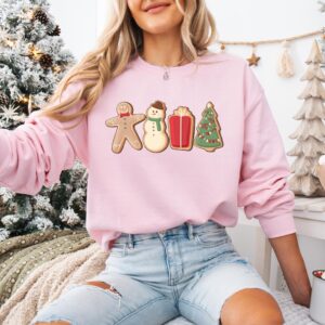 vintage christmas t shirt for women featuring gingerbread design in comfortable fabric ideal for holiday gatherings and festive celebrations btkkt scaled