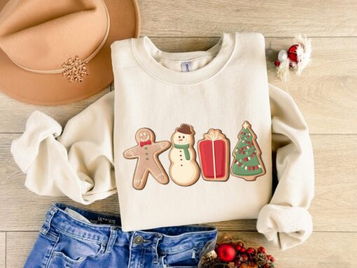 vintage christmas t shirt for women featuring gingerbread design in comfortable fabric ideal for holiday gatherings and festive celebrations wtcgs scaled