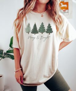 vintage christmas t shirt for women featuring retro christmas tree design ideal for holiday gatherings and winter celebrations cq27g