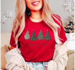 vintage christmas t shirt for women featuring retro christmas tree design ideal for holiday gatherings and winter celebrations rzzxg