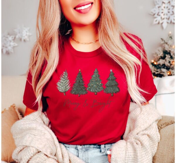 vintage christmas t shirt for women featuring retro christmas tree design ideal for holiday gatherings and winter celebrations