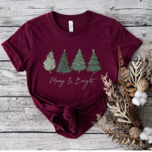 vintage christmas t shirt for women featuring retro christmas tree design ideal for holiday gatherings and winter celebrations ze6mh