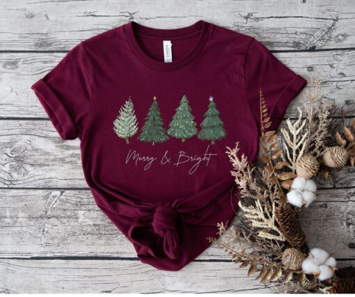 vintage christmas t shirt for women featuring retro christmas tree design ideal for holiday gatherings and winter celebrations ze6mh