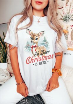 vintage christmas t shirt for women featuring retro reindeer design oversized comfort colors tee for holiday celebrations rbl5s
