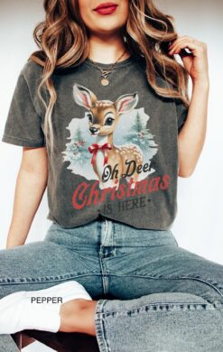 Vintage Christmas T Shirt for Women Featuring Retro Reindeer Design Oversized Comfort Colors Tee for Holiday Celebrations