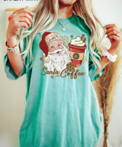 vintage christmas t shirt for women featuring santa and coffee design ideal for coffee lovers holiday apparel ysgkv