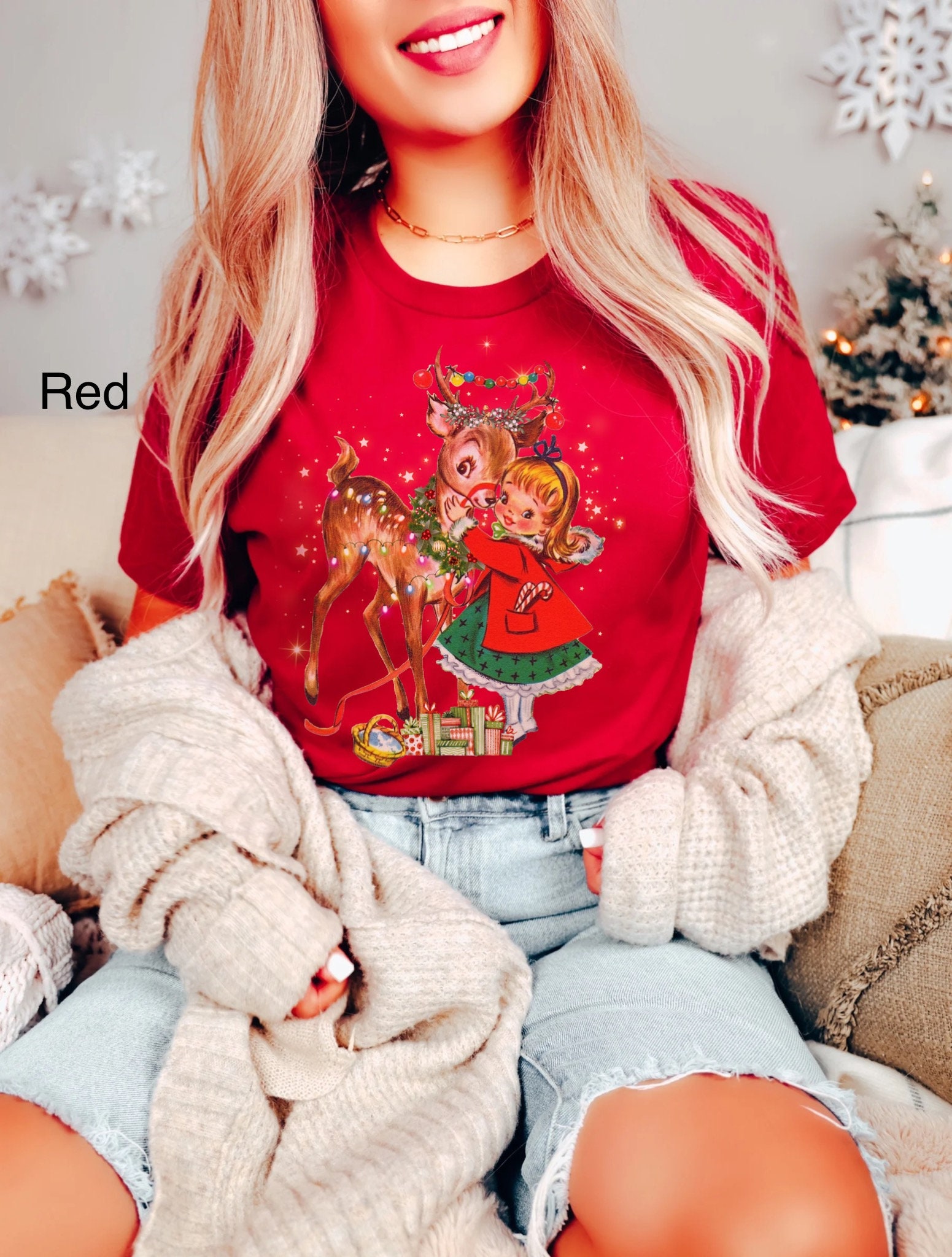 Vintage Christmas T Shirt for Women with 1950s Reindeer and Girl Design in Oversized Fit for Retro Holiday Parties 7 vintage christmas t shirt for women with 1950s reindeer and girl design in oversized fit for retro holiday parties sgve0