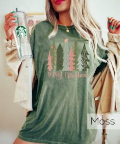 vintage christmas t shirt for women with family tree design comfortable crewneck tee for holiday and winter celebrations 2veqy