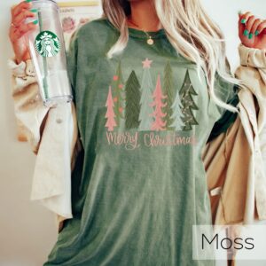 vintage christmas t shirt for women with family tree design comfortable crewneck tee for holiday and winter celebrations 2veqy