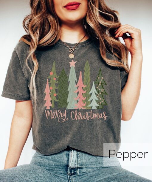 vintage christmas t shirt for women with family tree design comfortable crewneck tee for holiday and winter celebrations ssktl