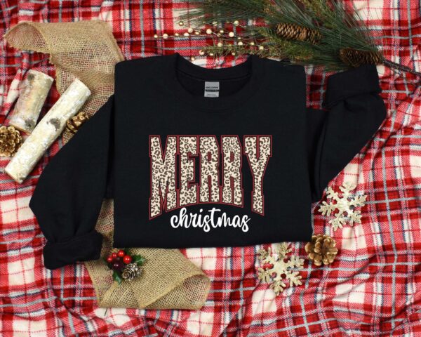 vintage christmas t shirt for women with leopard pattern merry and bright design in comfortable fabric 68j6g scaled