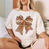 vintage christmas t shirt gingerbread design with bow graphic comfortable colors for holiday celebrations and festive gatherings hzmpa scaled