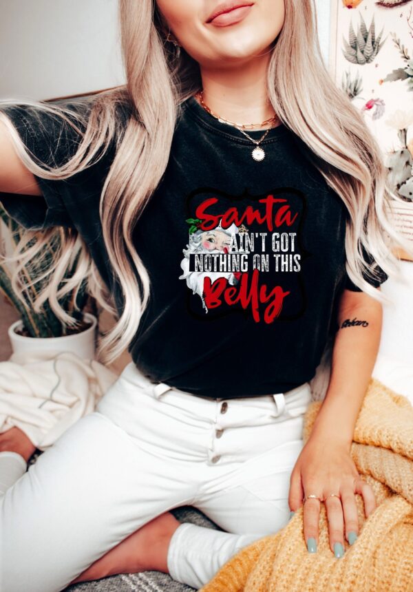 vintage christmas t shirt groovy santa aint got nothing on this belly funny xmas shirt for pregnancy announcement and moms to be 1kuoc scaled