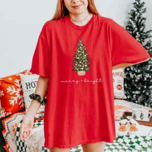 vintage christmas t shirt merry and bright design with christmas tree graphic for holiday celebrations and winter gatherings g91hj