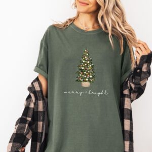 vintage christmas t shirt merry and bright design with christmas tree graphic for holiday celebrations and winter gatherings r38kv