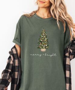 vintage christmas t shirt merry and bright design with christmas tree graphic for holiday celebrations and winter gatherings r38kv scaled