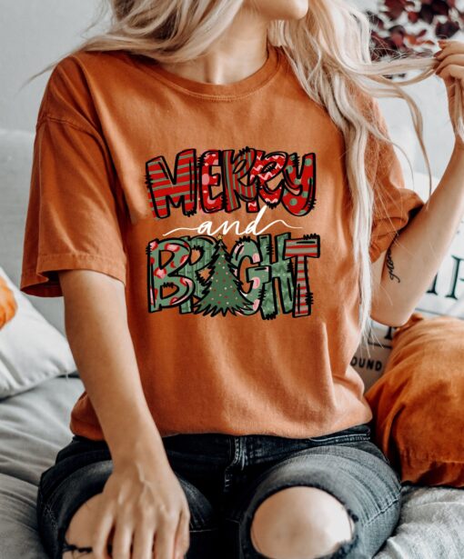 vintage christmas t shirt merry and bright retro tee with vintage christmas tree design for family holiday celebrations mc3fh scaled